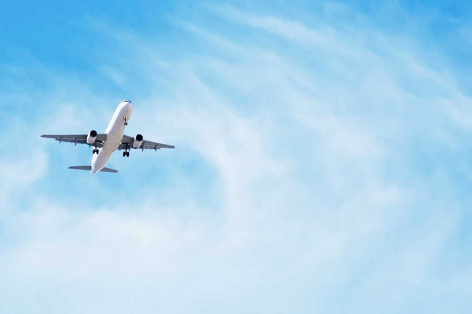 Flugzeug am Himmel