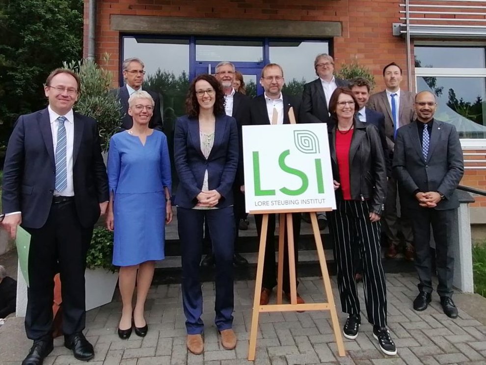 Das Lore-Steubing-Institut (LSI) ist ein Zusammenschluss des Hessischen Landesamtes für Naturschutz, Umwelt und Geologie (HLNUG), der Universitäten Gießen, Darmstadt, Marburg, Kassel und Frankfurt am Main, der Hochschule Geisenheim University sowie der LSI3.jpg