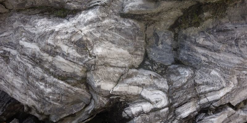 Verfalteter Gipsstein „Gekrösegips“ (Werra-Anhydrit) aus dem Gipssteintagebau Hundelshausen