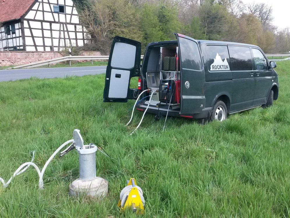 Grundwasserprobenahme Grundwasserprobenahme am Straßenrand