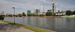 s500-2-MainuferFrankfurt-2011.JPG