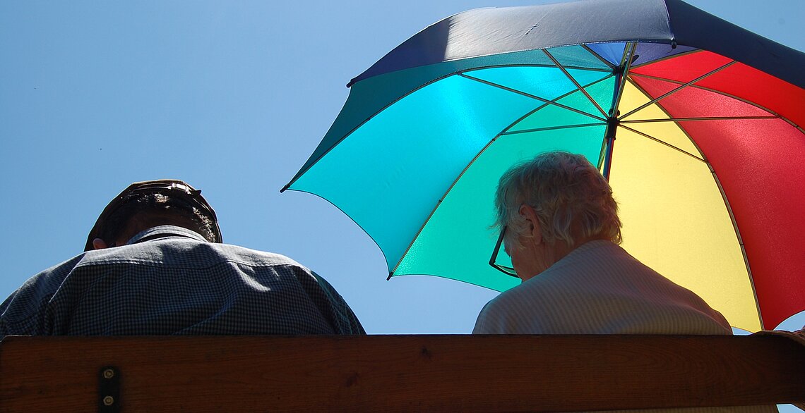 x18-Paar_Sonnenschirm-2010o.jpg