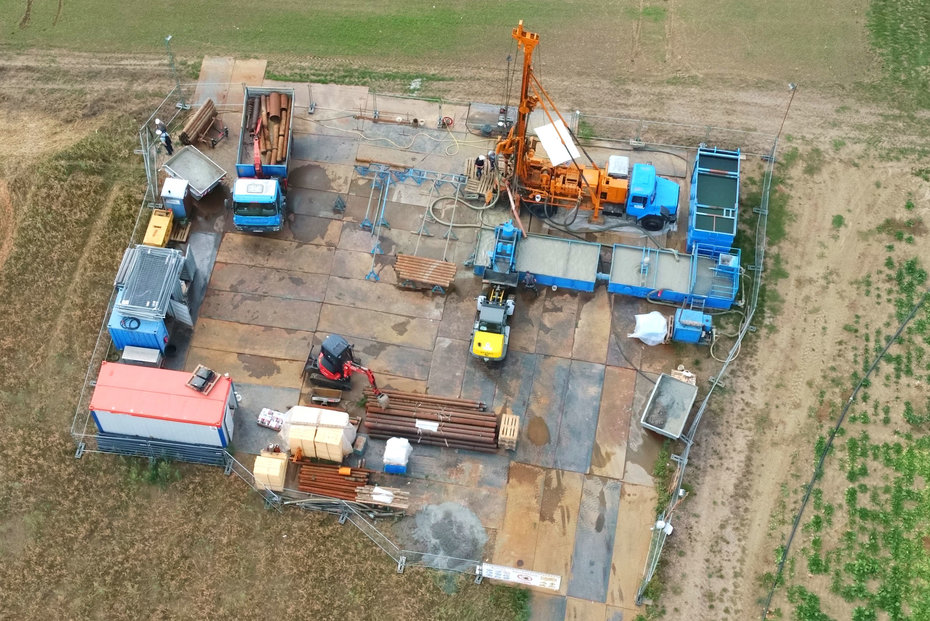 Bohrplatz von oben während der Arbeiten