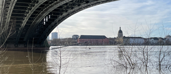 In Messleitung 4, am äußersten Brückenpfeiler, am rechtsseitigen Ufer, können Auswirkungen des Mainwassers deutlich festgestellt werden.