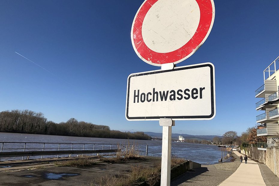 Hochwasser Warnschild