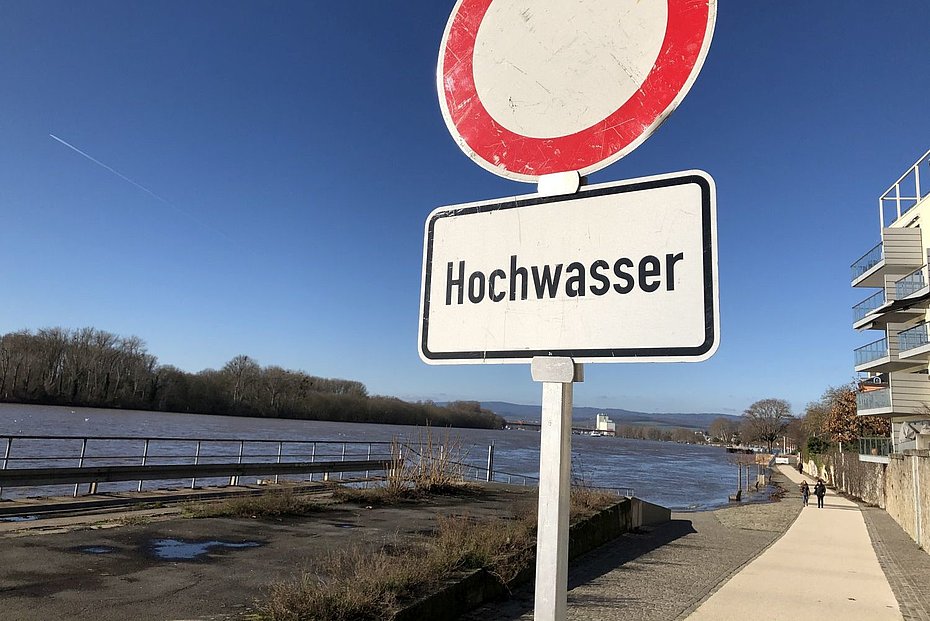 Hochwasser Warnschild