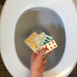 Tabletten in der Toilette