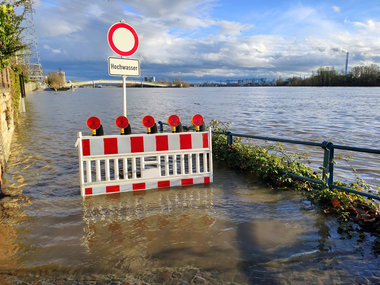 Hochwasser am Rhein bei Wiesbaden