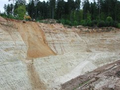 Trockenabbau von Mürbsand bei Bühle in Nordhessen 