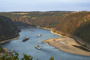 Niedrigwasser am Rhein